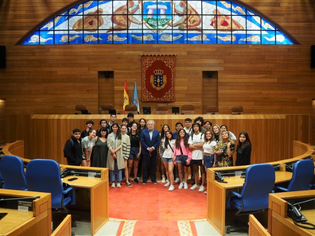 Alumnado do Instituto Arxentino-Galego Santiago Apóstolo visita o Parlamento de Galicia